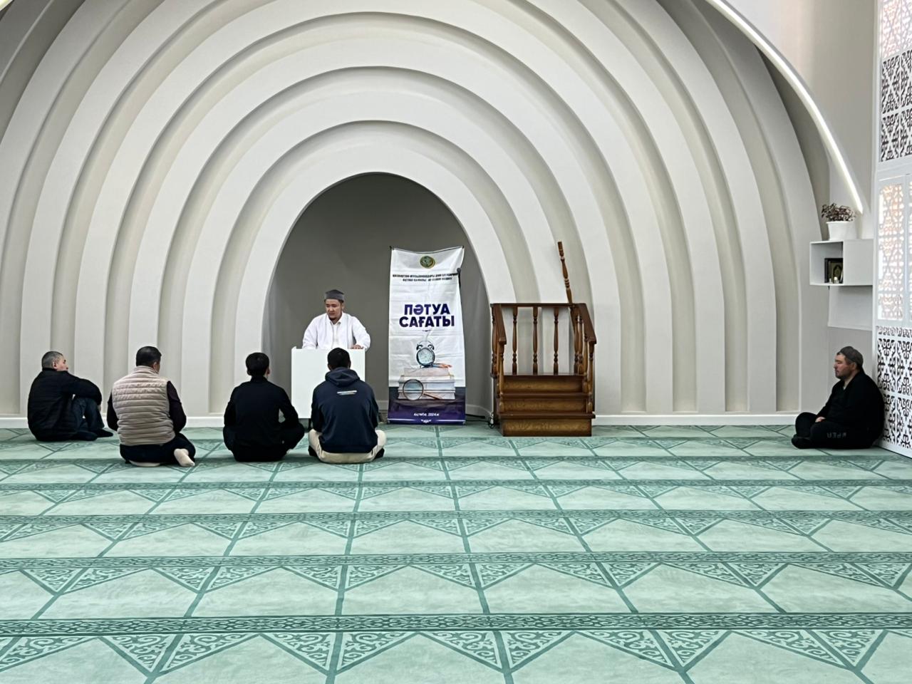 45 жастағы әйелдер мен жас жігіттер арасындағы жыныстық қатынас Орыс порносы: Жуынатын бөлмеде Таня апай