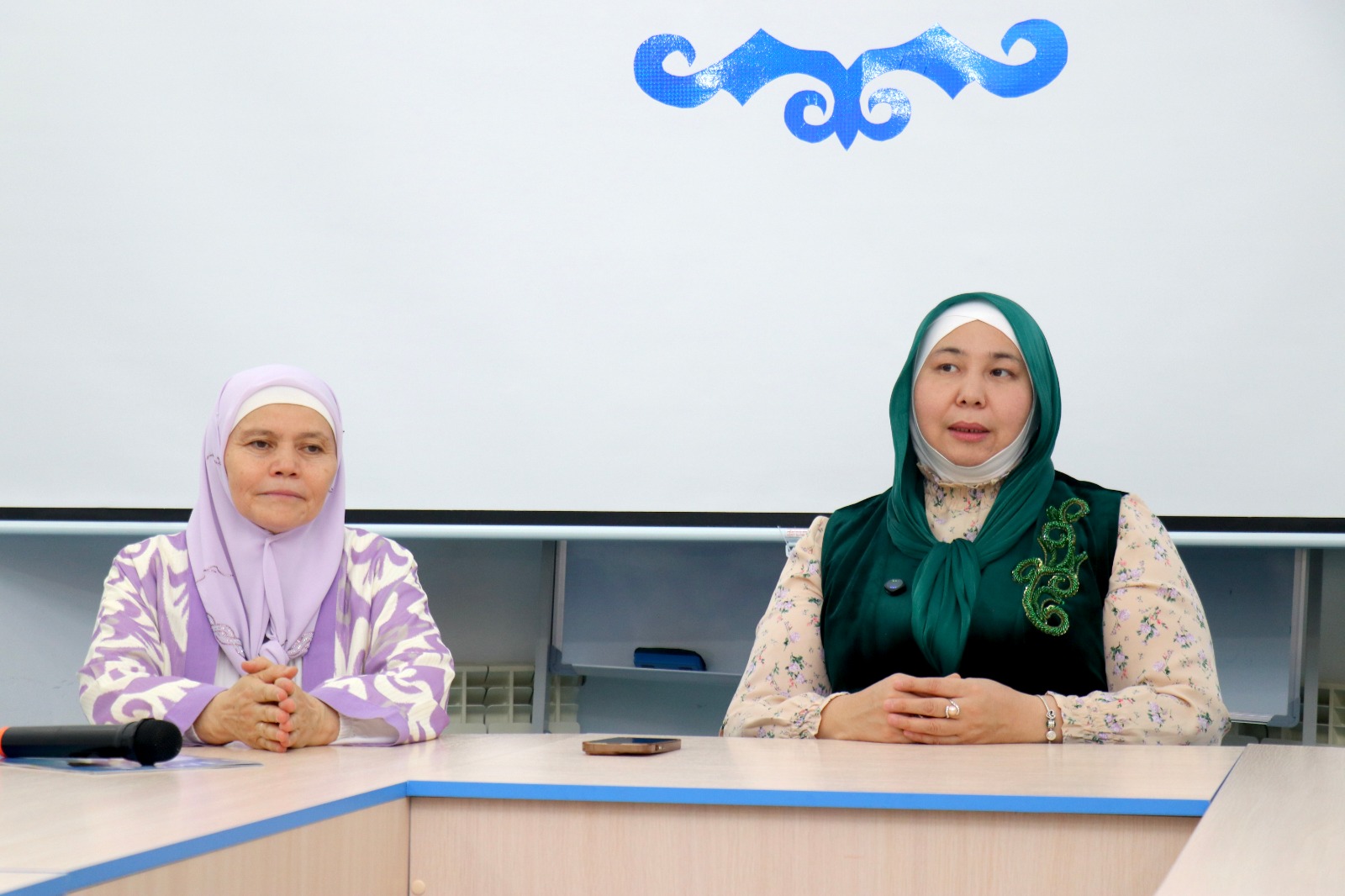 Колготки киген азиялық әйелдер жыныстық қатынасқа түскен видео